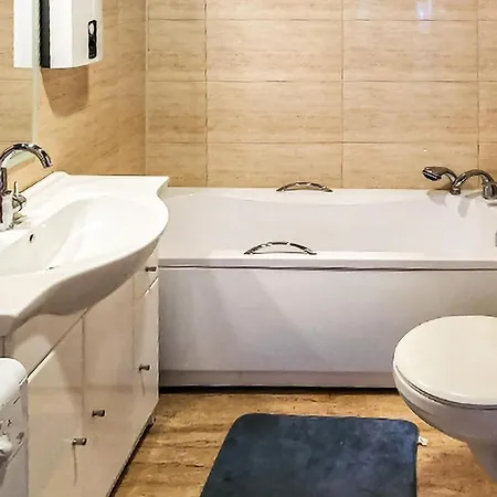 1 Bedroom Stunning In Apartment